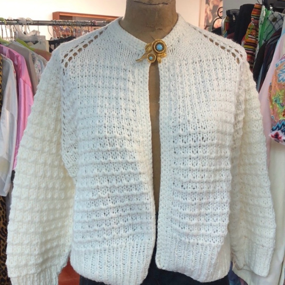 *Vintage 1950’s-60’s handmade knit cardigan sweater- feels like an acrylic knit